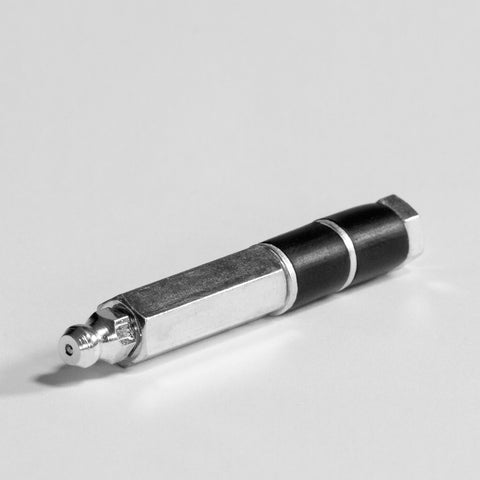 Injektionspacker 070-2H aus Stahl in schräger Ansicht mit Kegelnippel